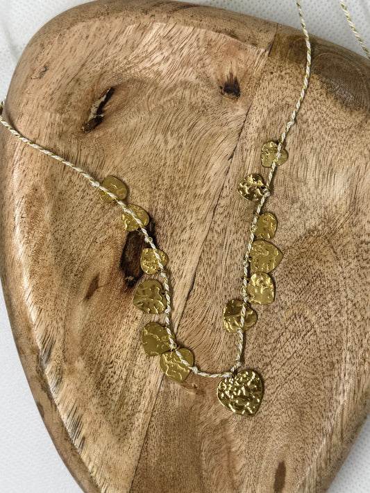 Collier avec breloques cœurs – Longueur ajustable jusqu’à 50 cm