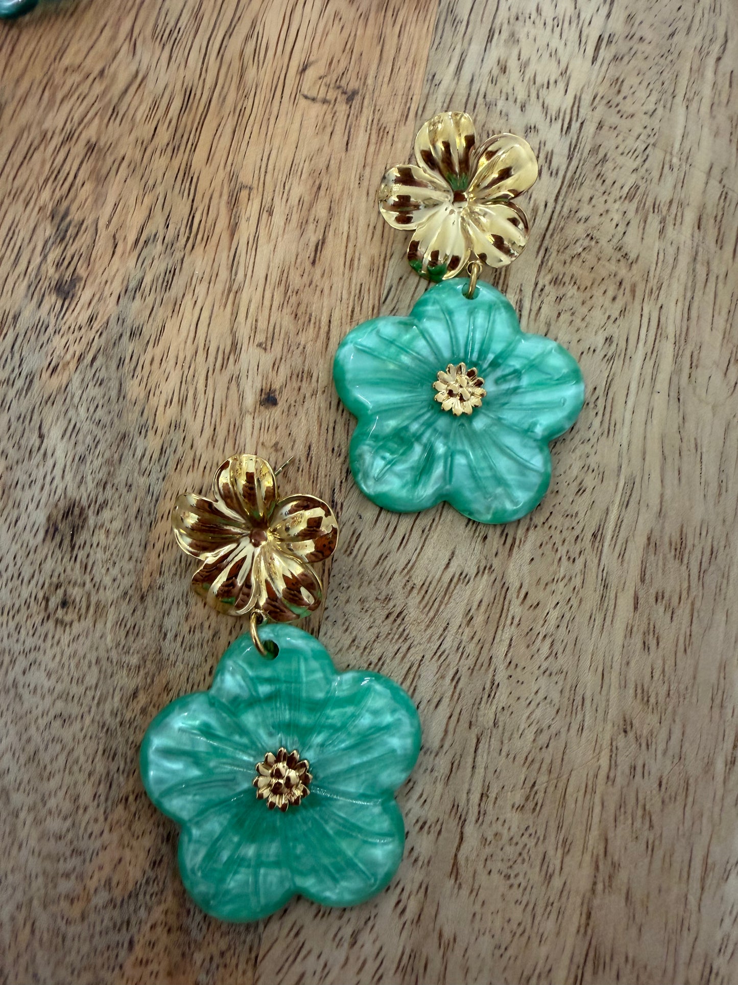 Boucle d'oreille fleurs pendantes (3 couleurs)