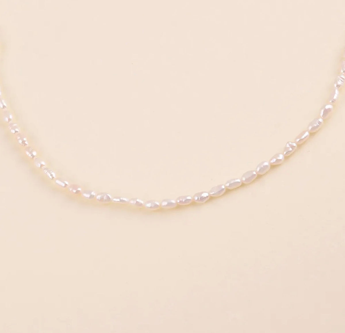 Collier sur fil perles d'eau douce