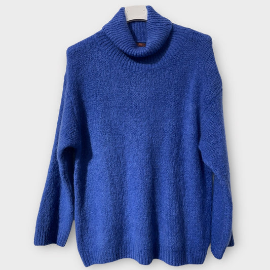 Pull bleu col roulé