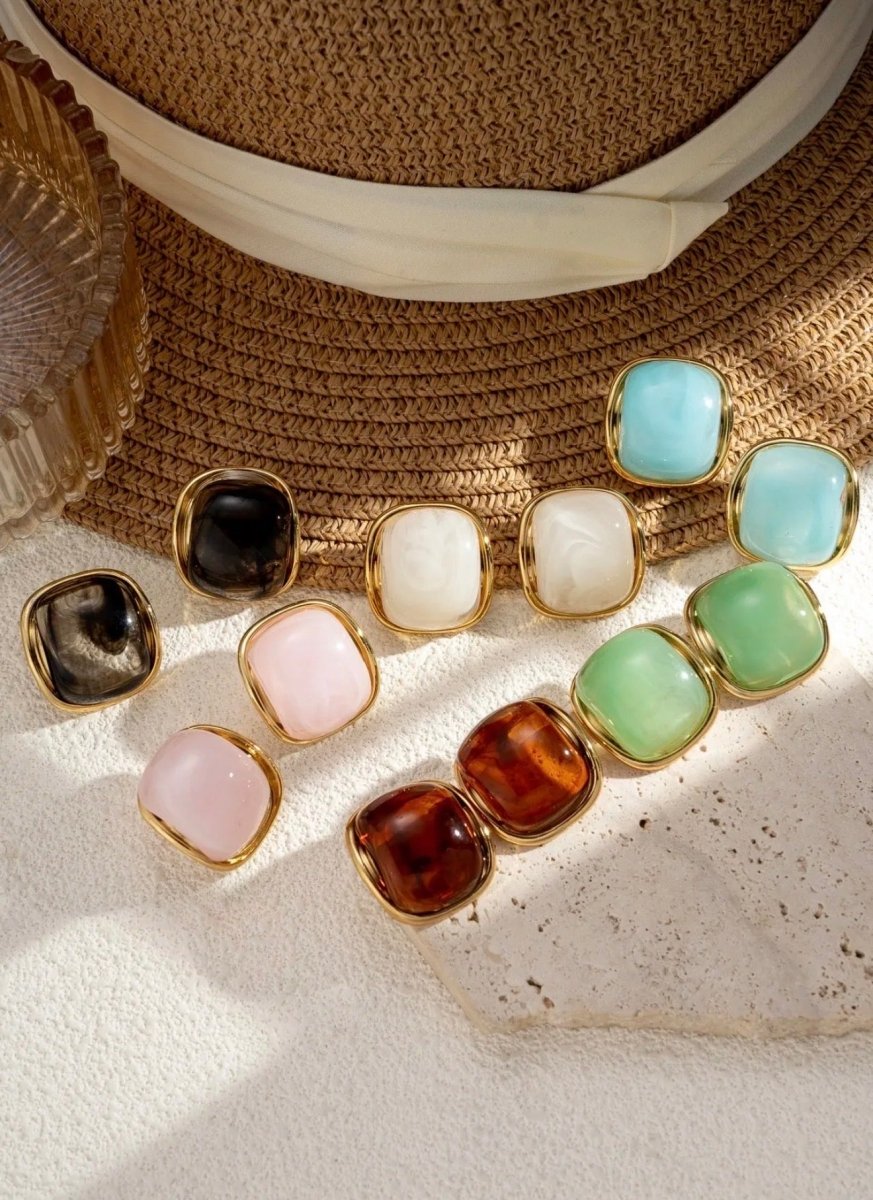 Boucles résine colorée carrée dorée (6 couleurs) - C MON DRESSING