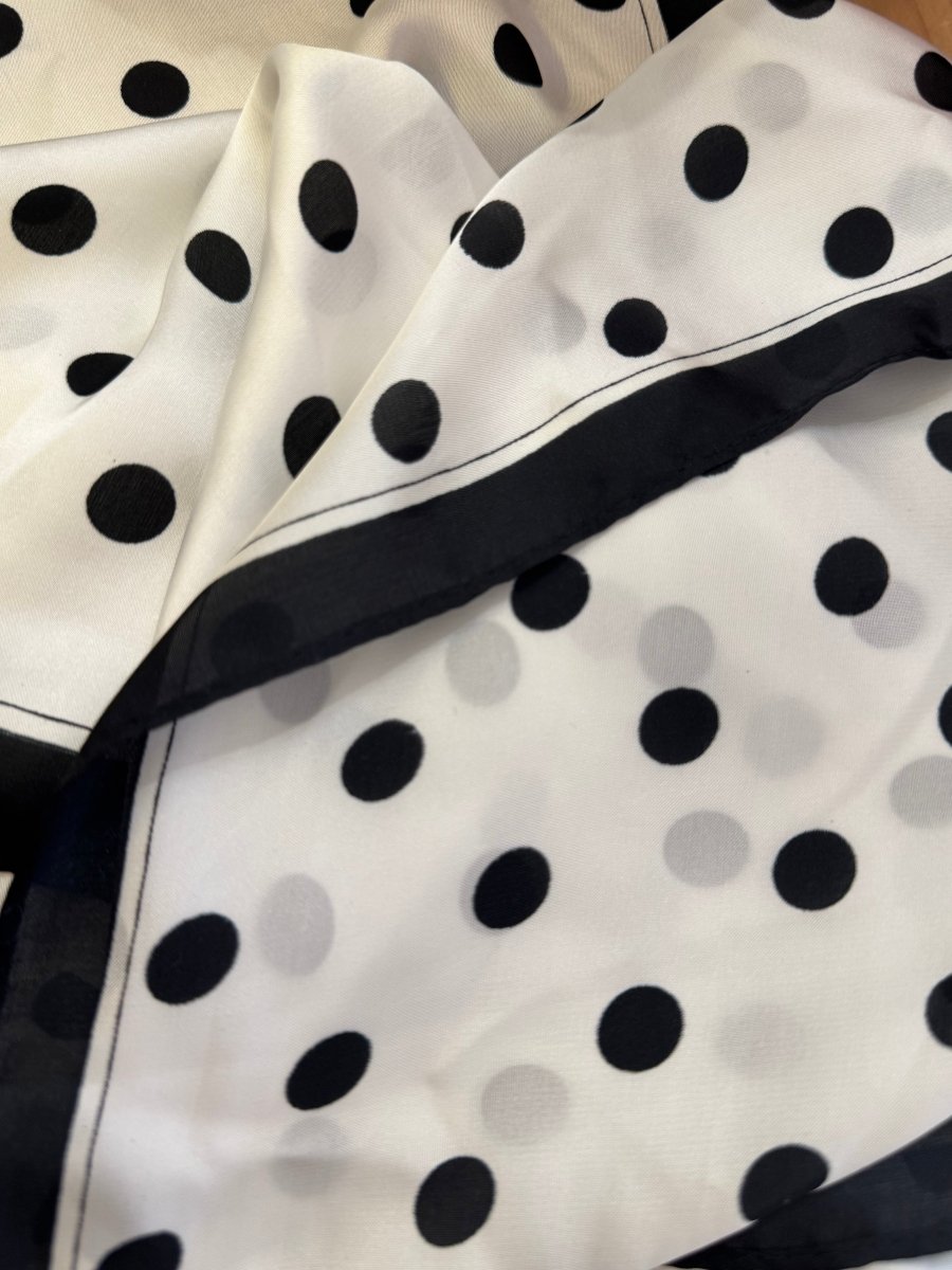 Carré 70×70 cm – Élégant et léger (10 modèles) - C MON DRESSING