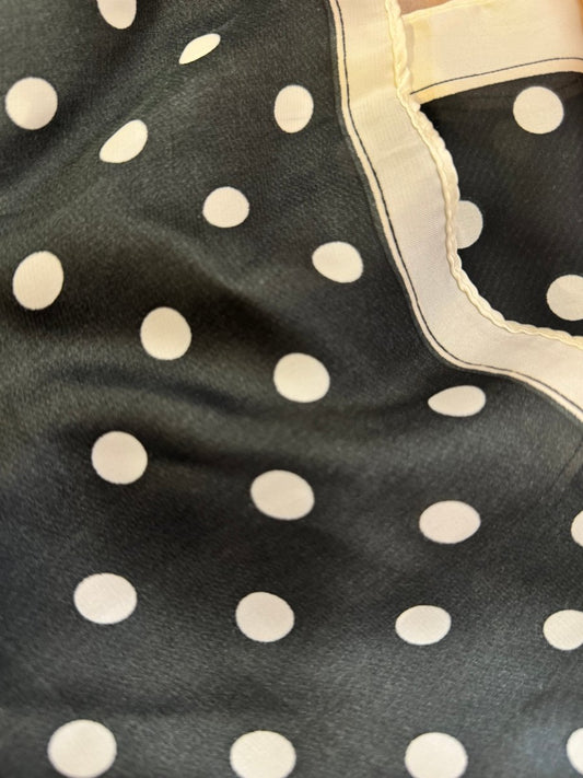 Carré 70×70 cm – Élégant et léger (10 modèles) - C MON DRESSING