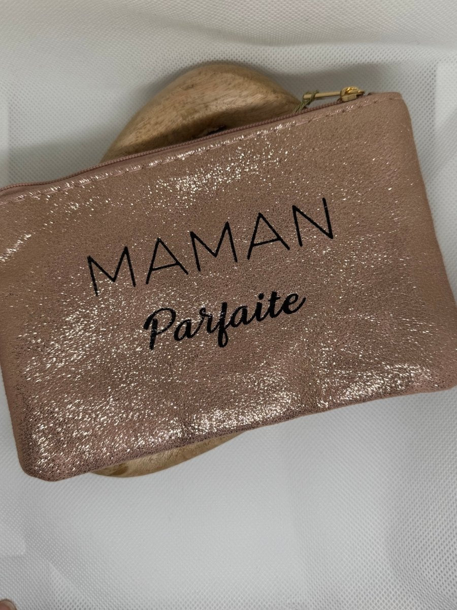 Pochette brillante rose “Maman parfaite” – 10.5 × 17 cm - C MON DRESSING