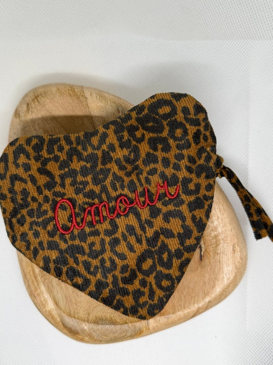 Pochette cœur “Amour” Léopard – Velours côtelé - C MON DRESSING