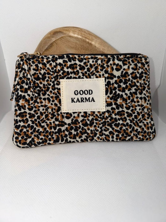 Pochette tissu léopard “Good Karma" – 10.5 × 17 cm - C MON DRESSING