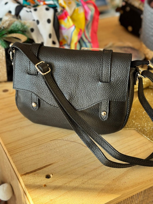 Sac besace à rabat en cuir noir - C MON DRESSING