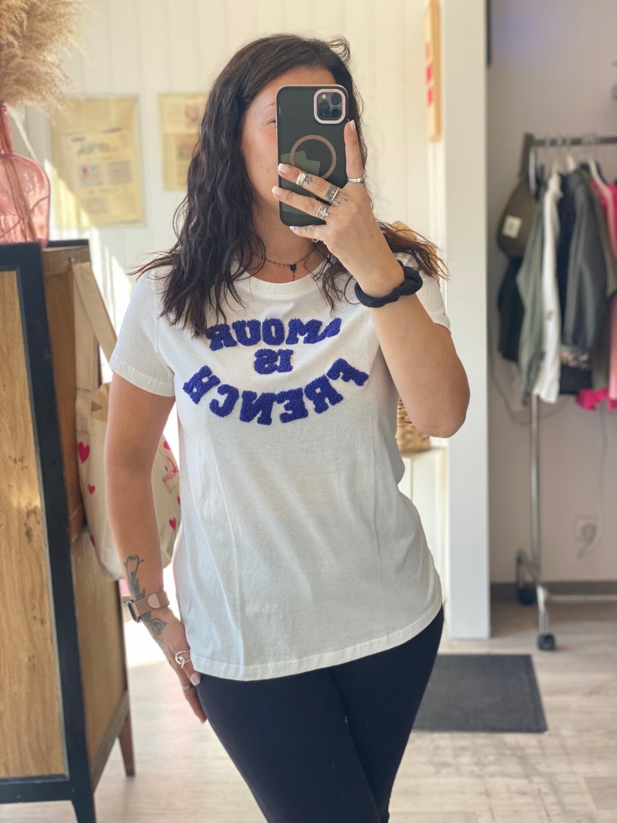 Tee - shirt blanc “Amour is French” (2 couleurs) - C MON DRESSING